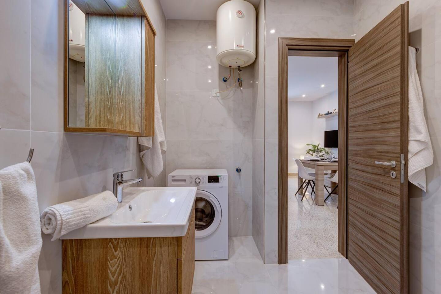 Uptown Mellieha By Homely Ngoại thất bức ảnh